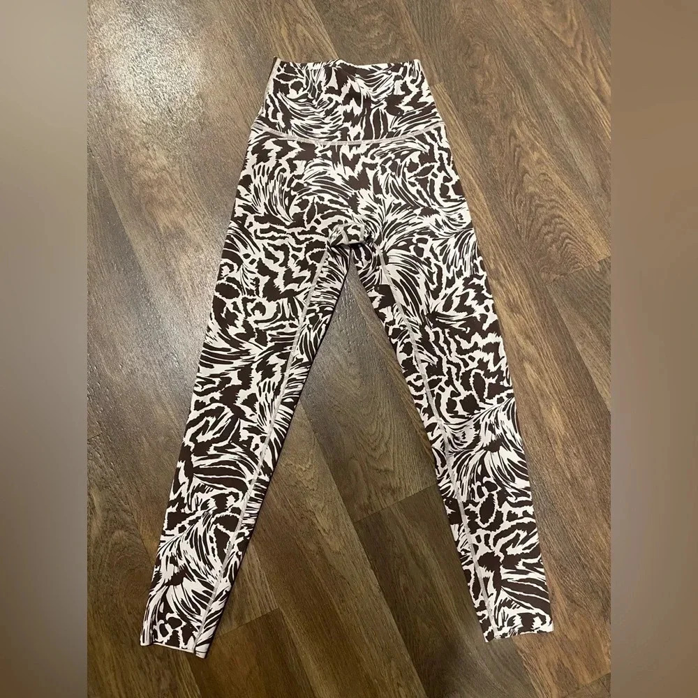 Offline By Aerie Pants Brown Cream Animal Print Leggings 7/8 Stretch Size XS - Picture 2 of 8